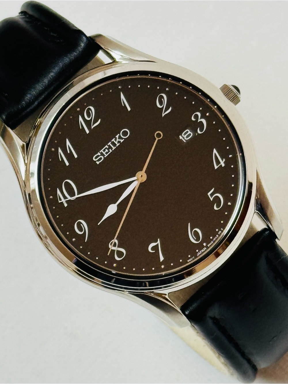 Seiko Sapphire Crystal 39mm Men's Date Watch Silver Black Dial 6N42-00K0